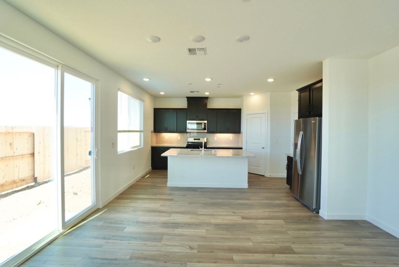 1788 Eiffel St - Photo 6 of 26