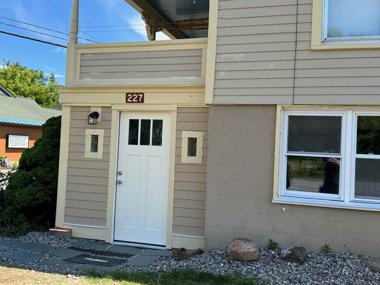 227 Main St - Photo 3 of 22