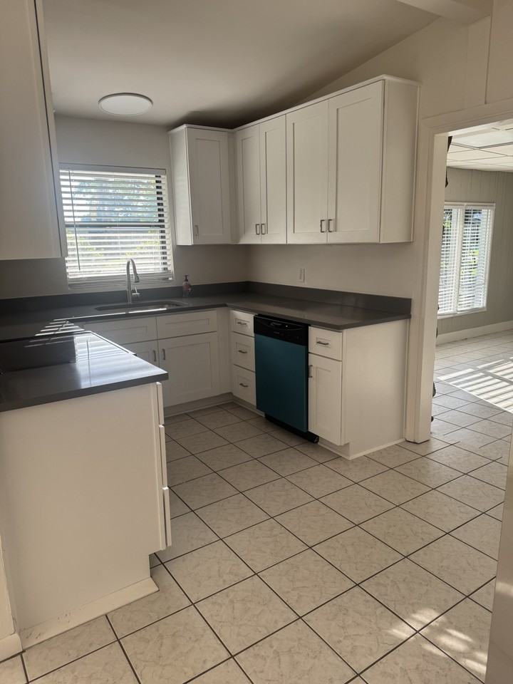 725 Holly Dr #NA - Photo 3 of 12