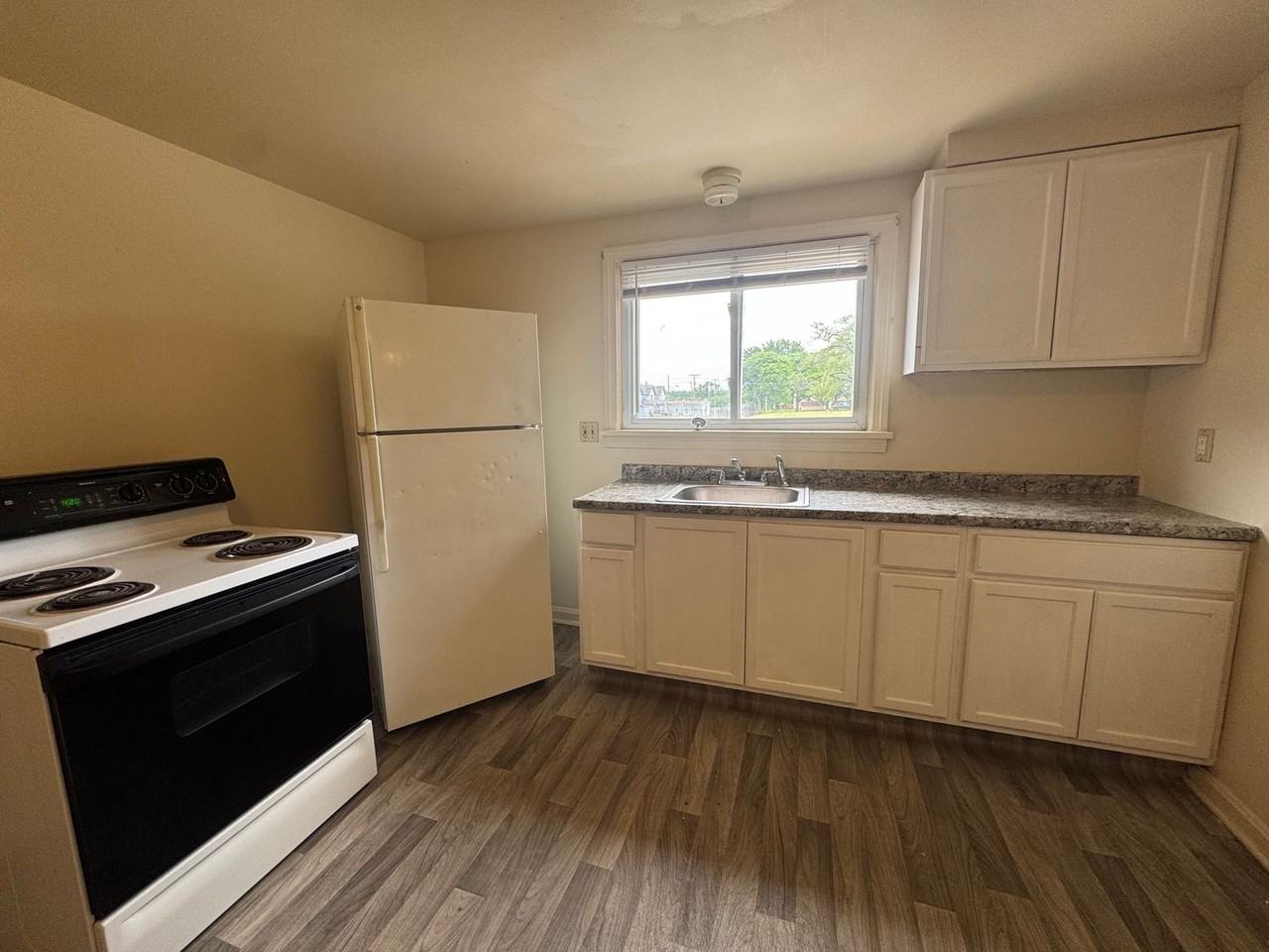 1729 Stark Ave Sw #2 - Photo 5 of 12