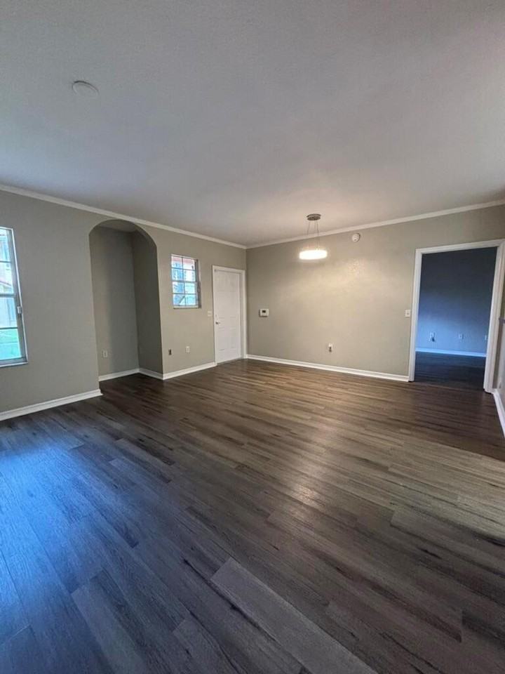 2412 Belmont Lane #2412 - Photo 2 of 8