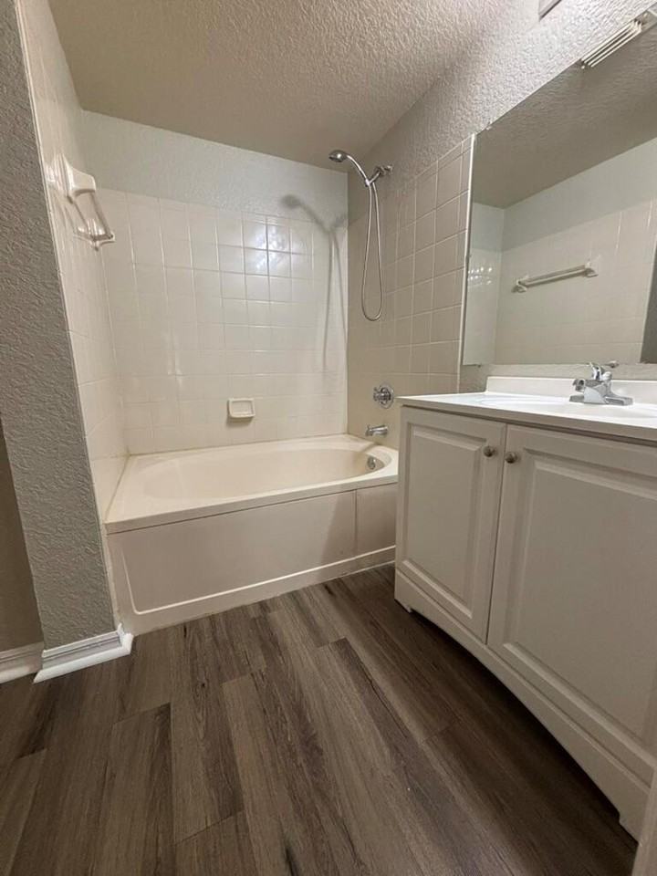 2412 Belmont Lane #2412 - Photo 5 of 8