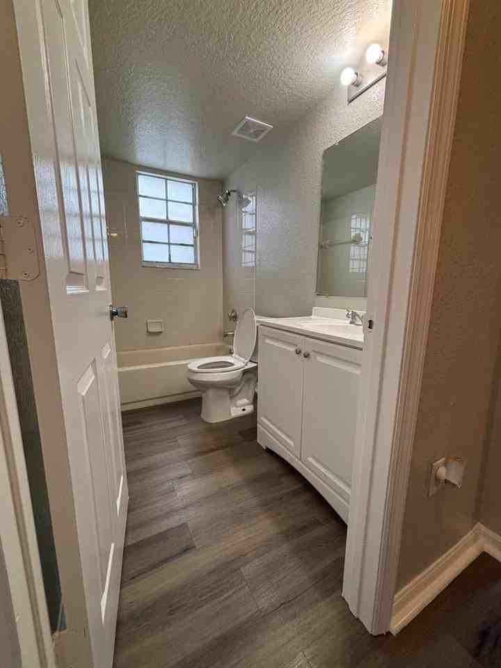 2412 Belmont Lane #2412 - Photo 7 of 8