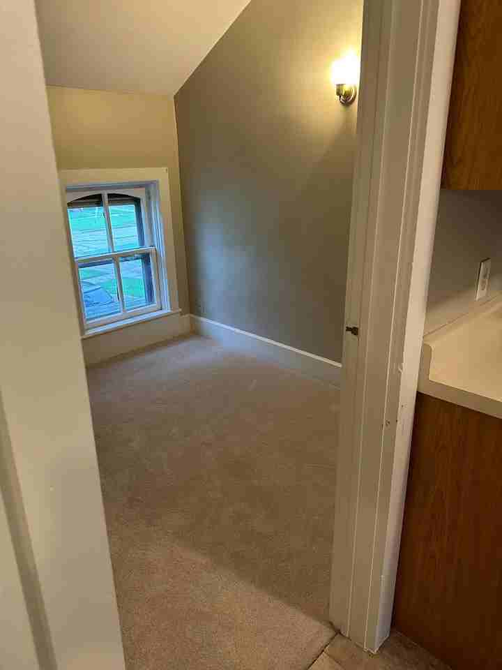 404 S Batavia Ave #4 - Photo 2 of 6
