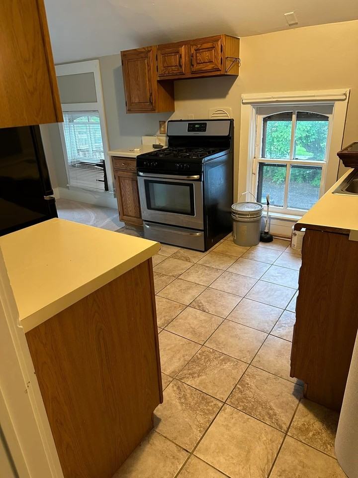 404 S Batavia Ave #4 - Photo 5 of 6