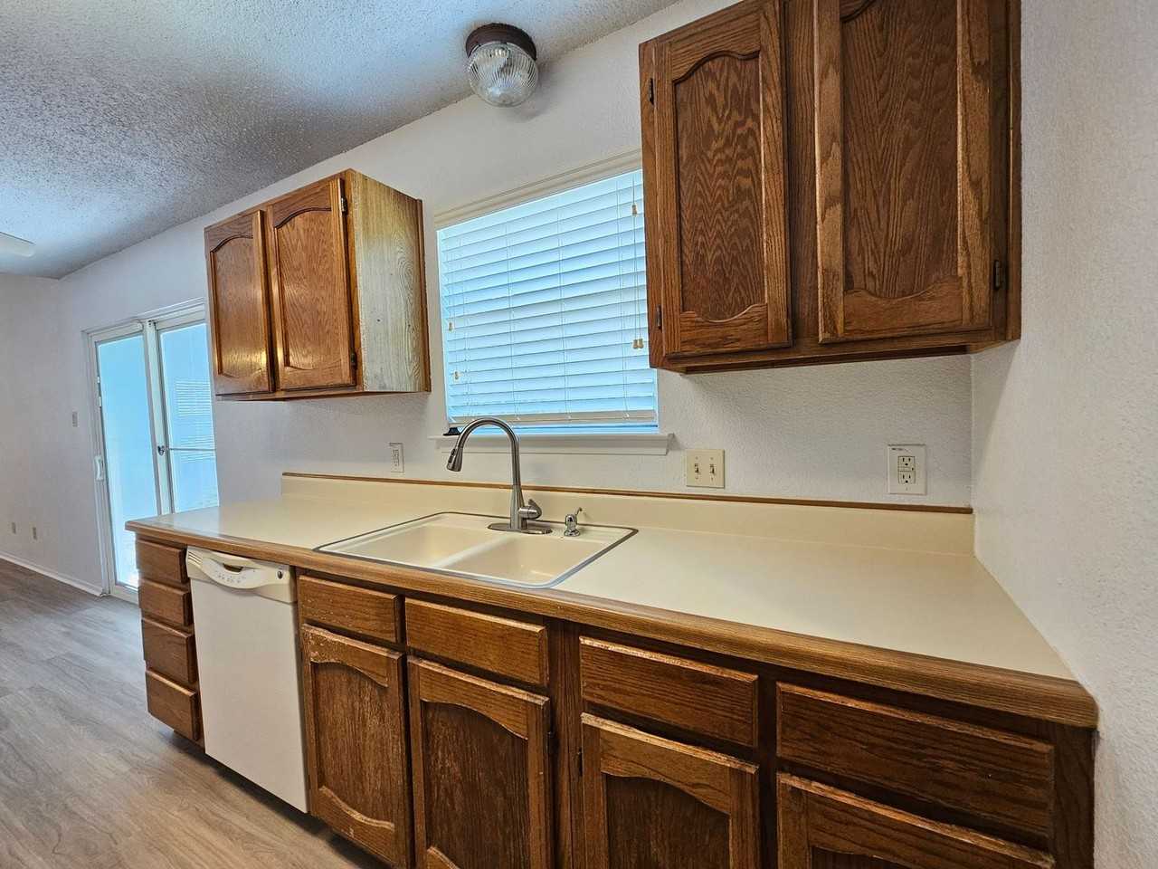 2209 Dickens Dr - Photo 3 of 14