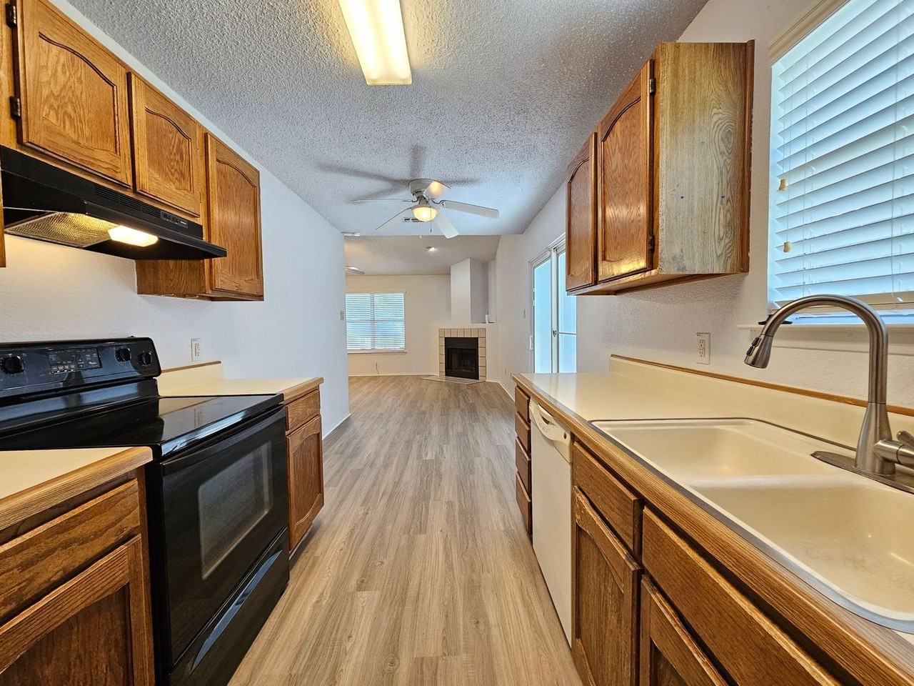 2209 Dickens Dr - Photo 4 of 14