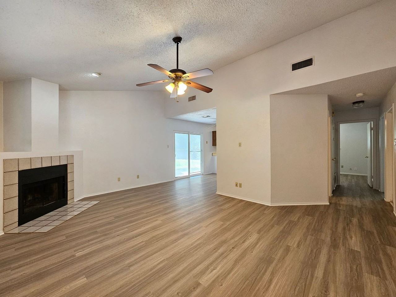 2209 Dickens Dr - Photo 5 of 14