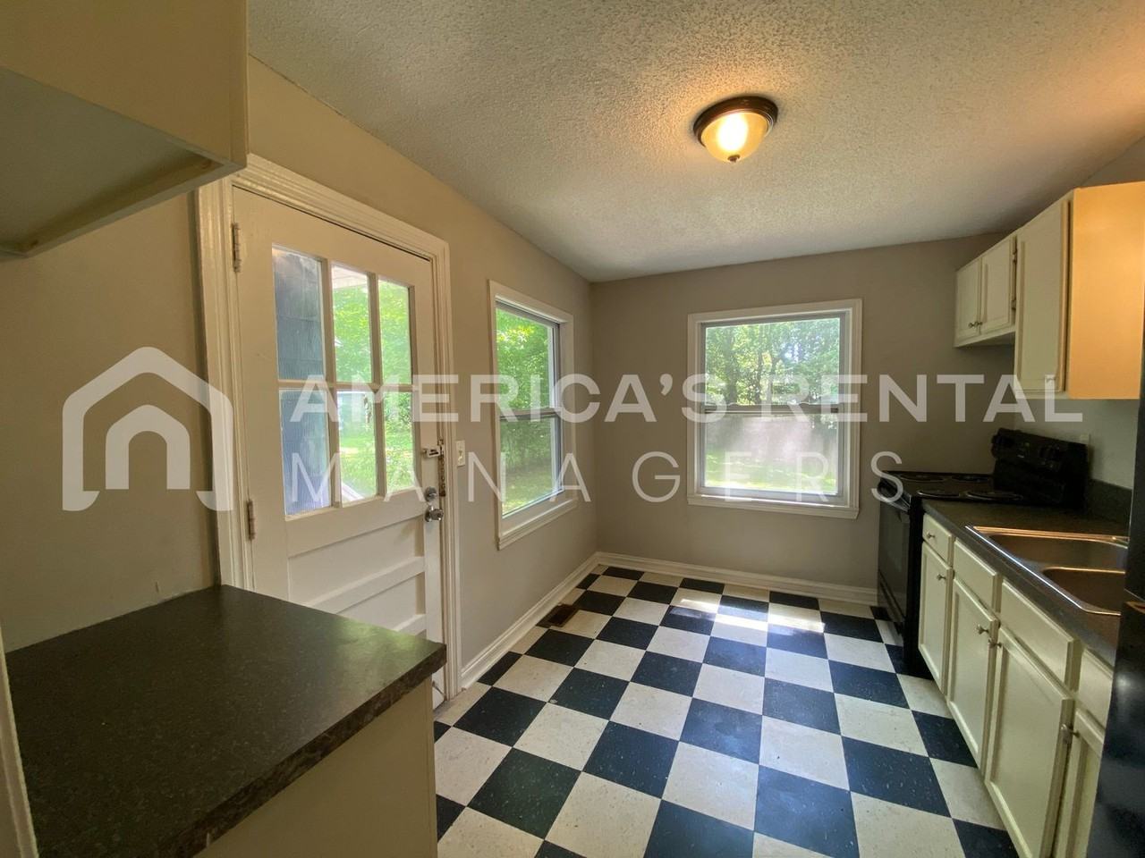 222 4th Ave - Photo 5 of 15
