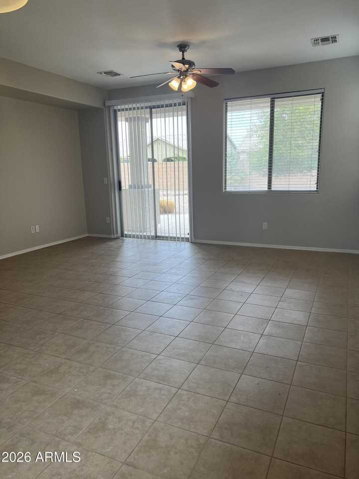 18167 N Arbor Dr - Photo 2 of 17