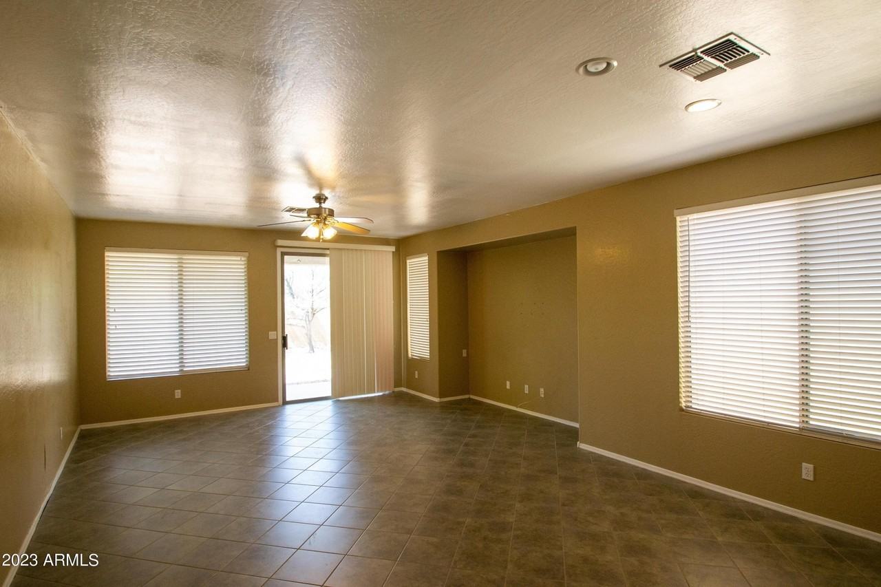 3381 W Thoreau Ln - Photo 4 of 6