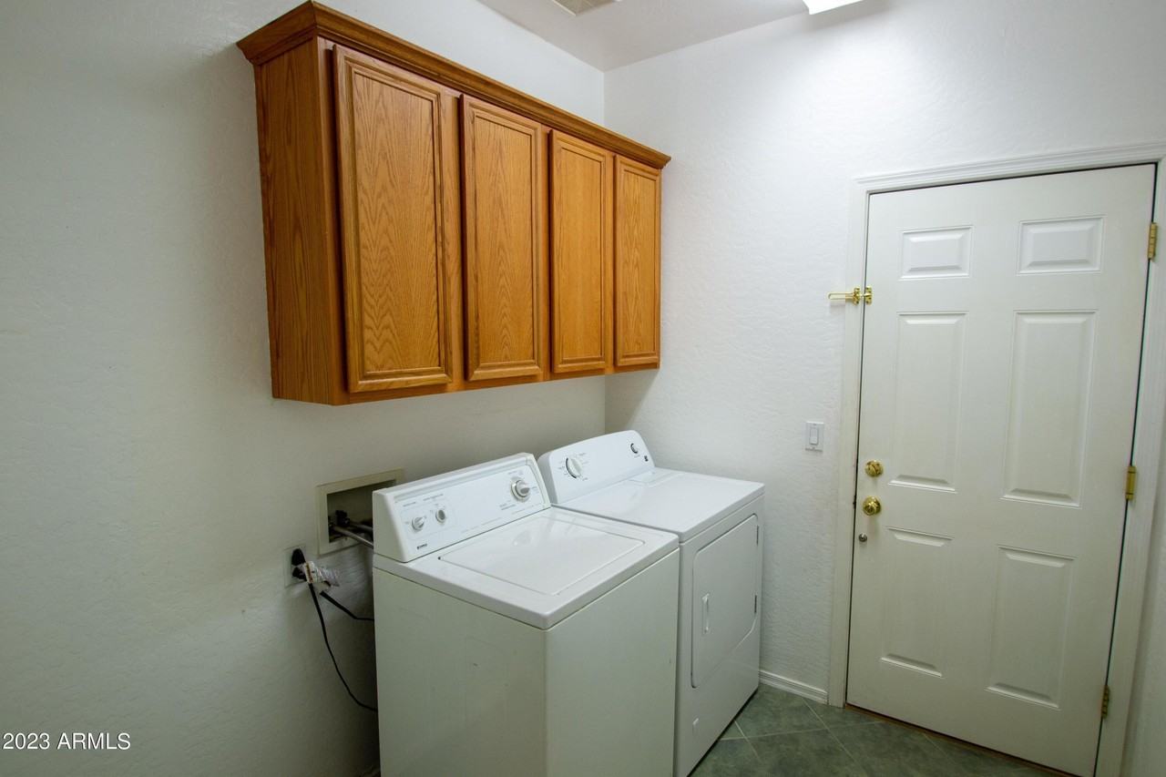 3381 W Thoreau Ln - Photo 5 of 6