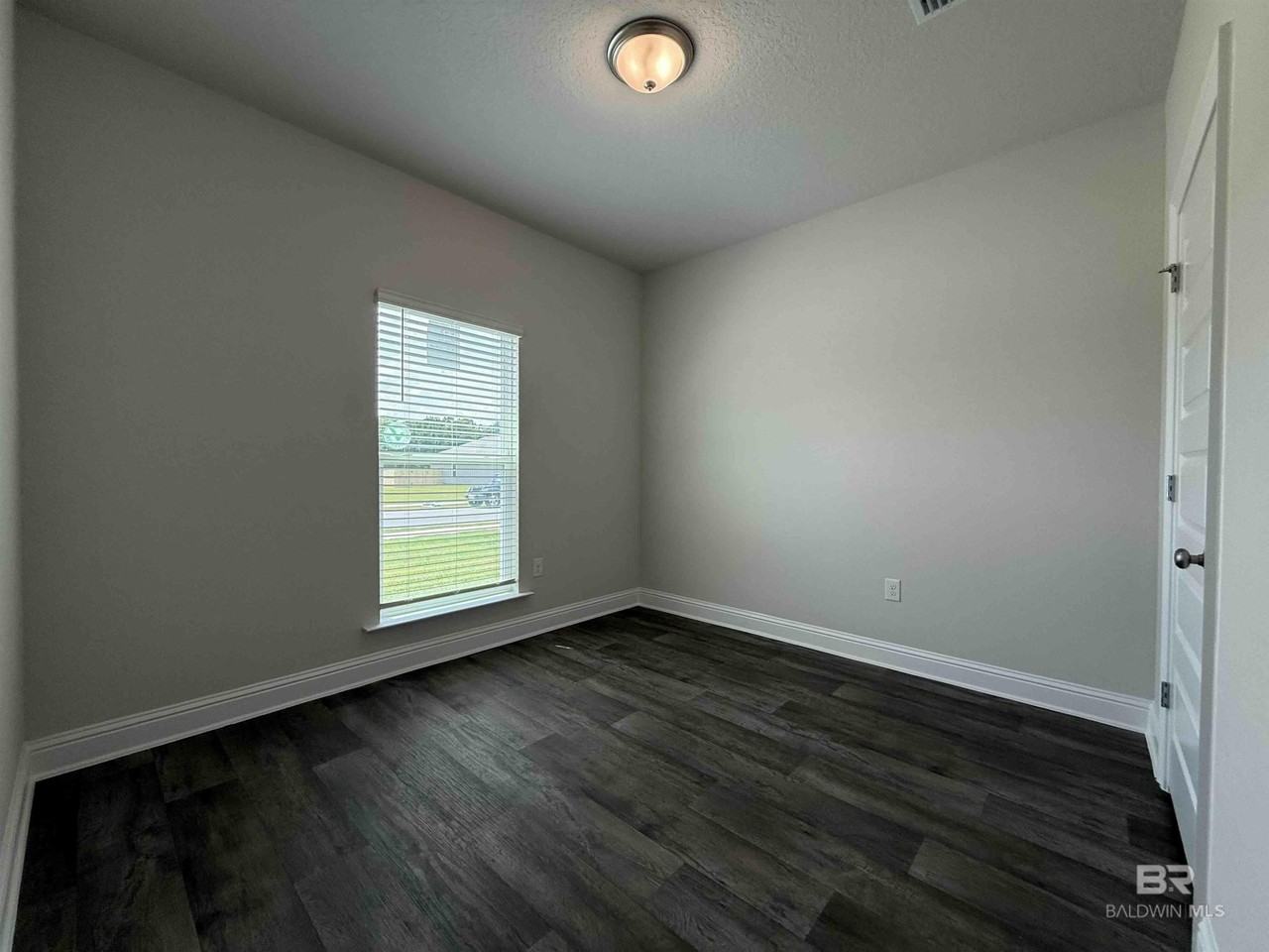 19130 Treehill Ln - Photo 3 of 15