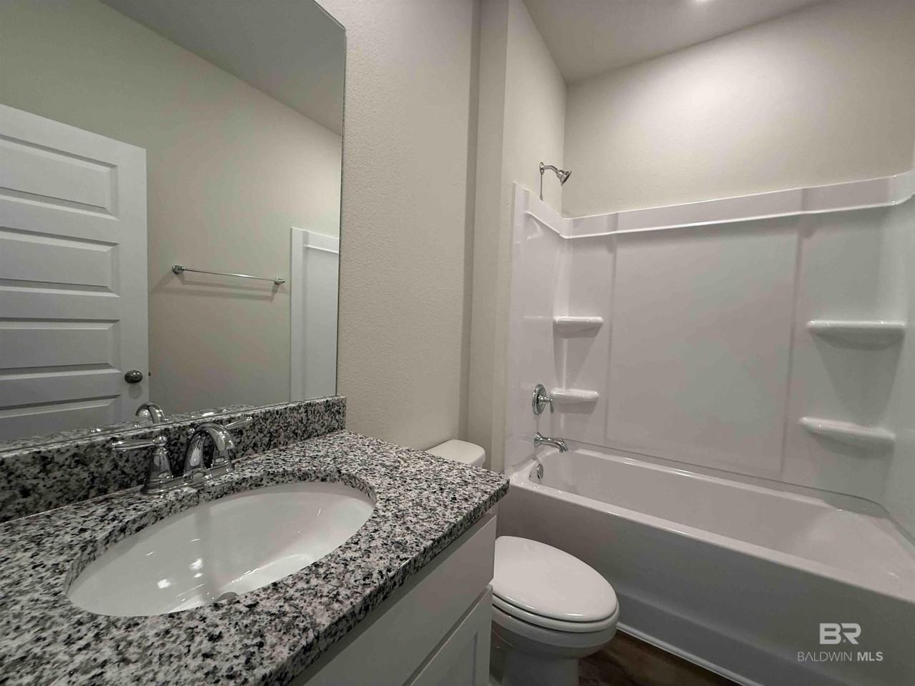 19130 Treehill Ln - Photo 4 of 15