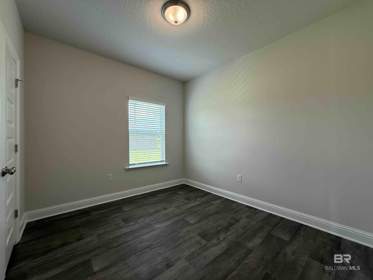 19130 Treehill Ln - Photo 5 of 15