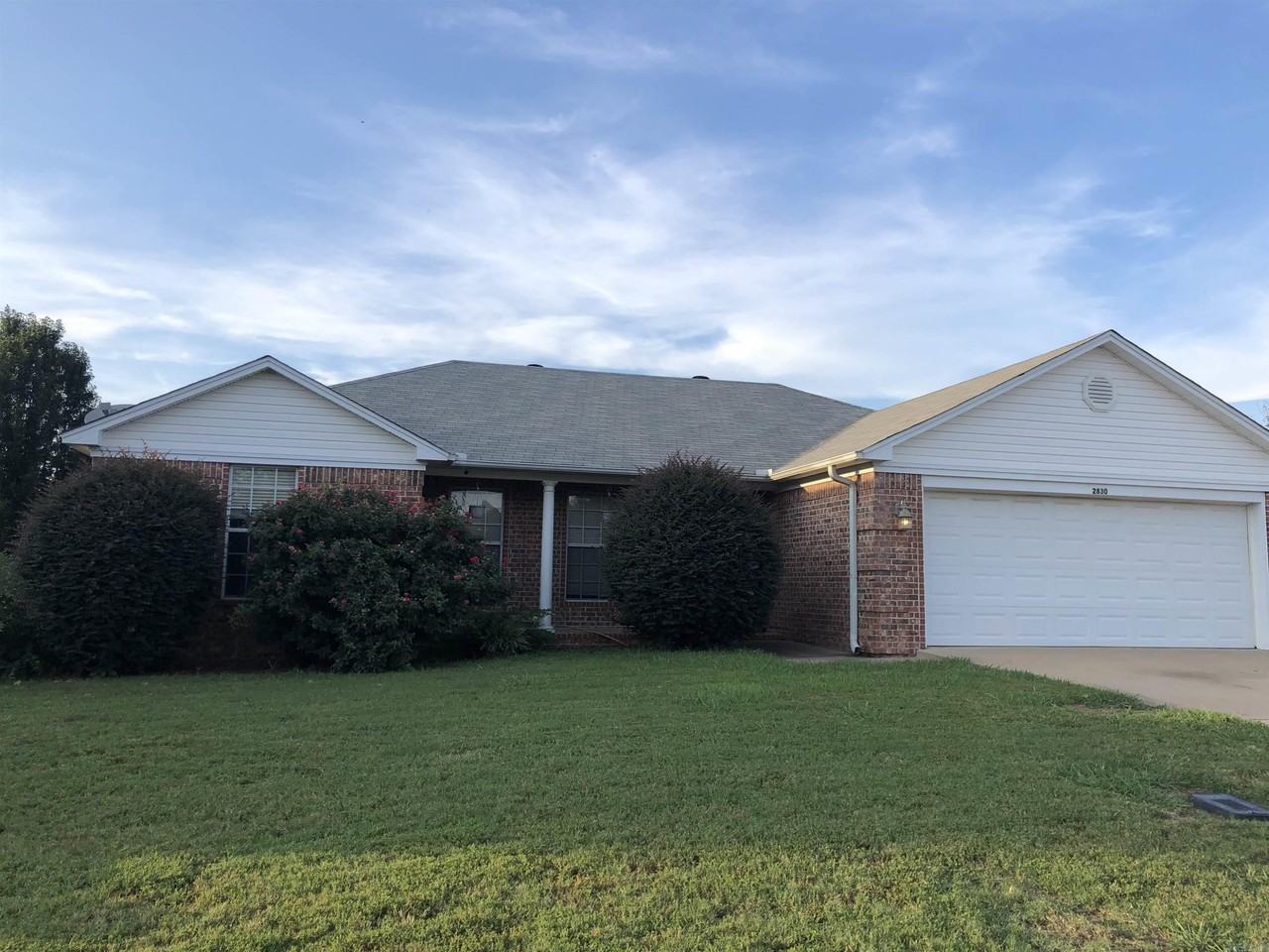 2830 York Ln