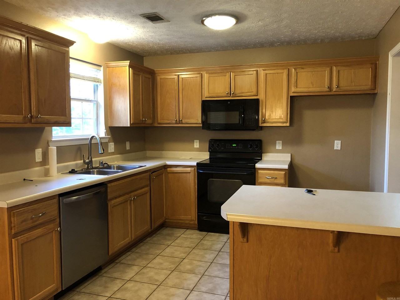 2830 York Ln - Photo 4 of 15