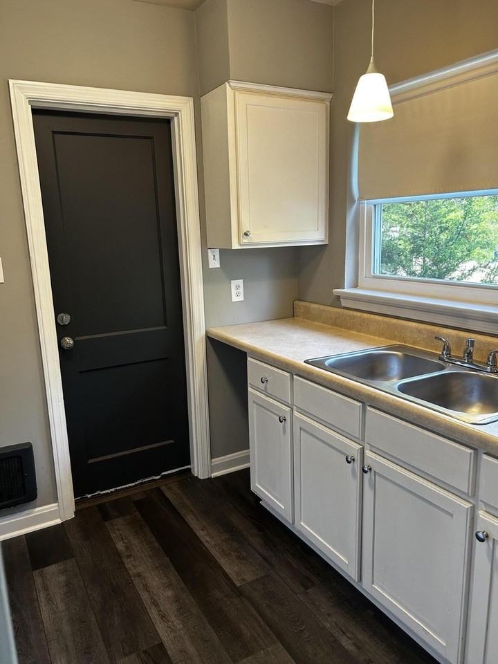 4201 Tacoma Ave #2 - Photo 3 of 9