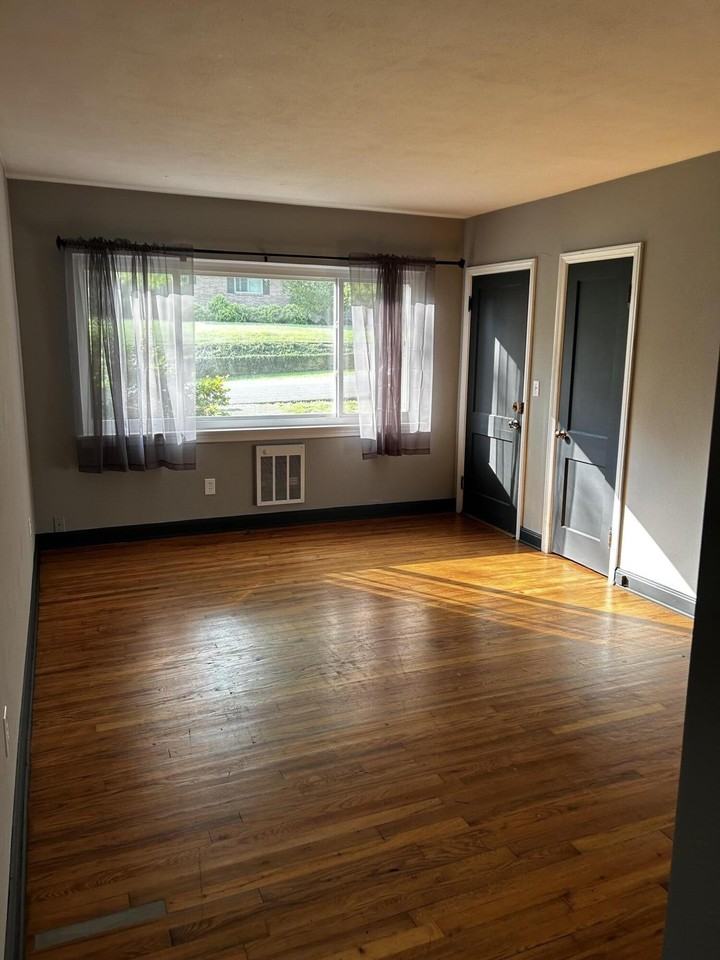 4201 Tacoma Ave #2 - Photo 5 of 9