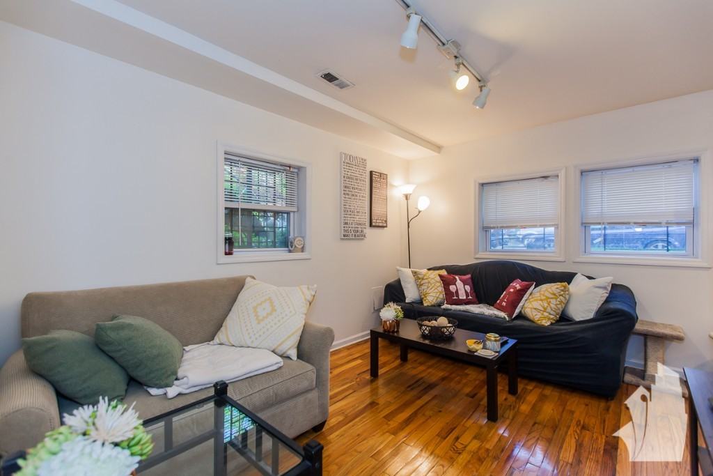 1433 W Oakdale Ave #G - Photo 3 of 9