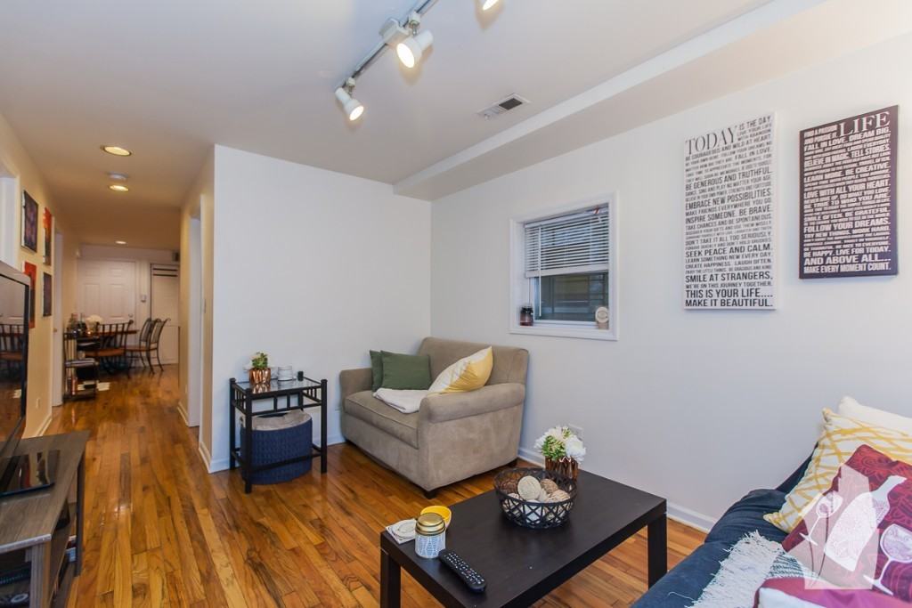 1433 W Oakdale Ave #G - Photo 4 of 9