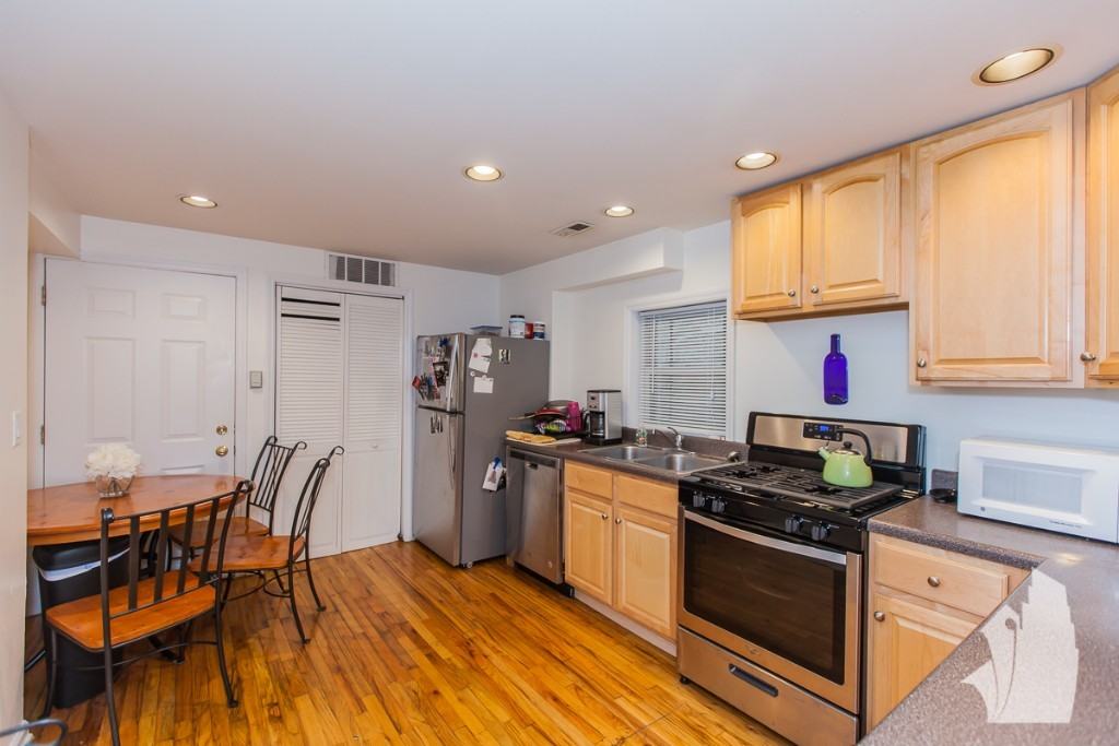 1433 W Oakdale Ave #G - Photo 5 of 9