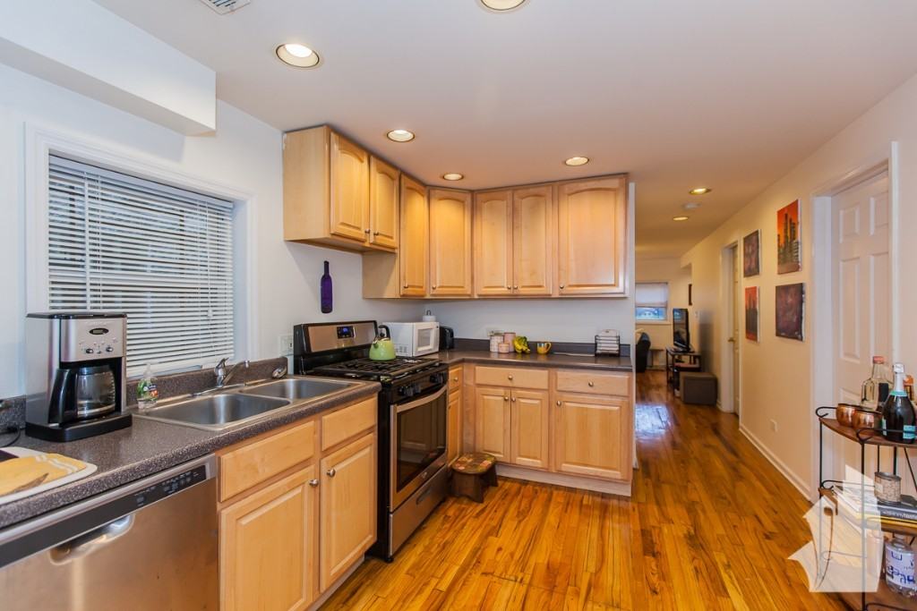 1433 W Oakdale Ave #G - Photo 6 of 9