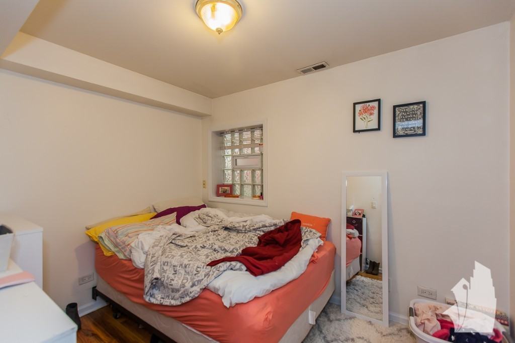 1433 W Oakdale Ave #G - Photo 7 of 9