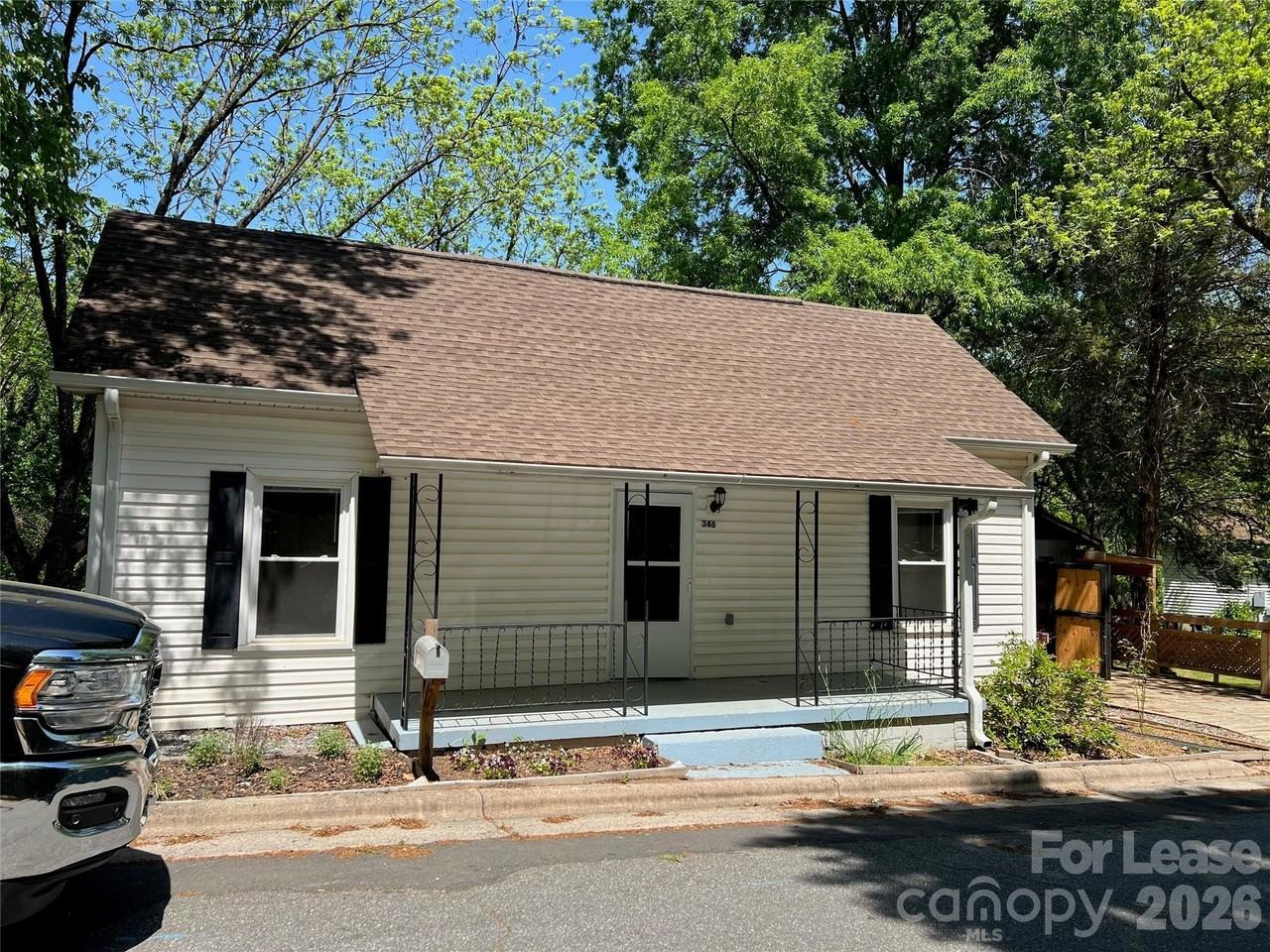 346 Nesbit Ave - Photo 2 of 17