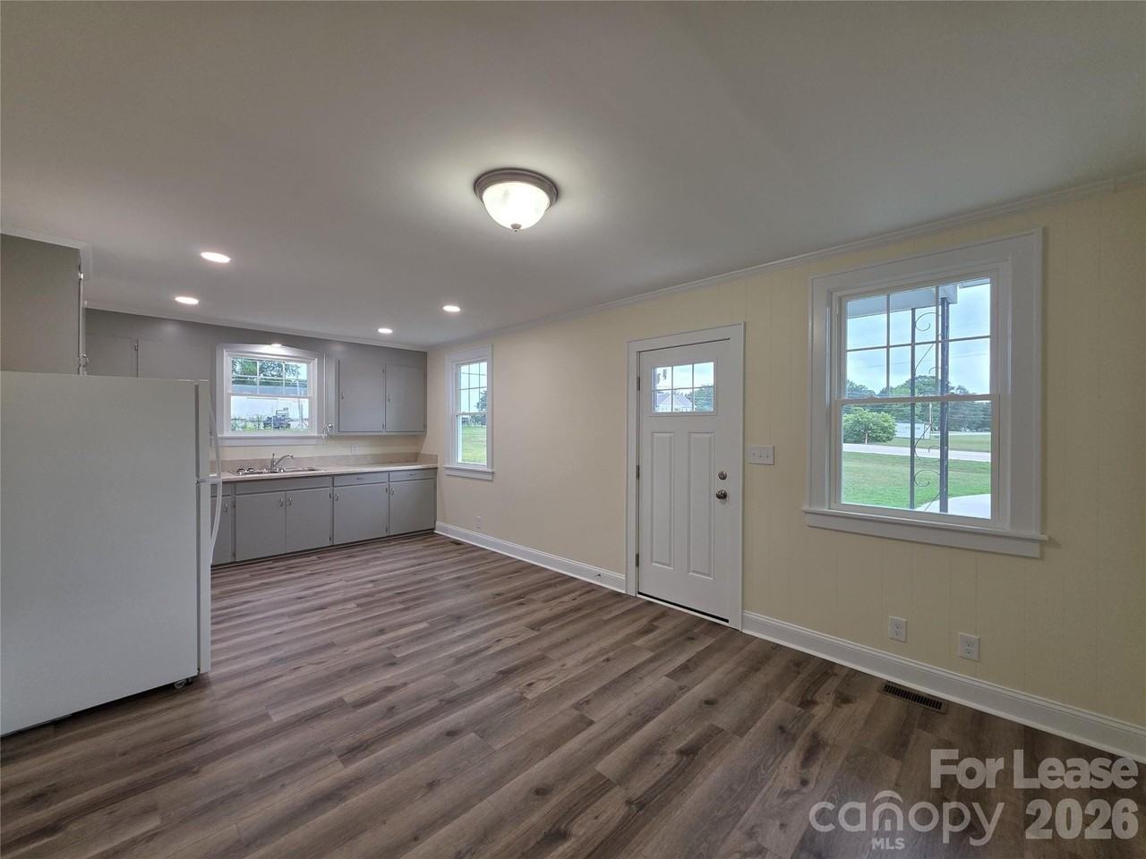 6400 Bringle Ferry Rd - Photo 2 of 13