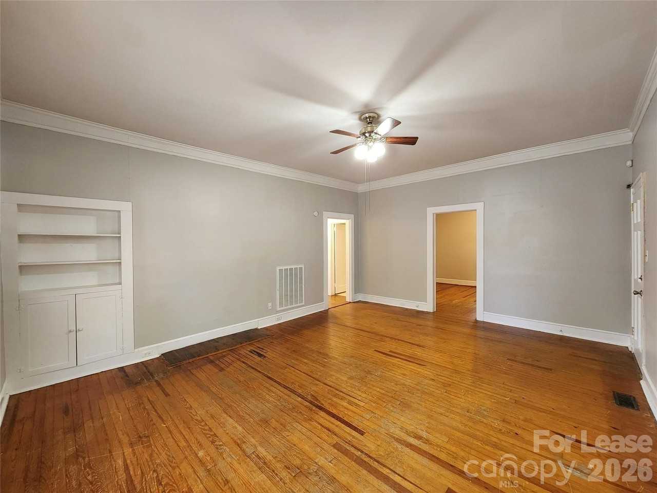 618 Poplar Ave - Photo 3 of 15