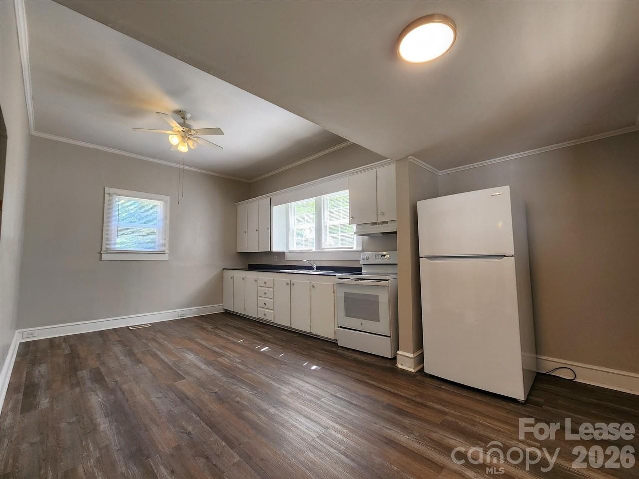 618 Poplar Ave - Photo 5 of 15