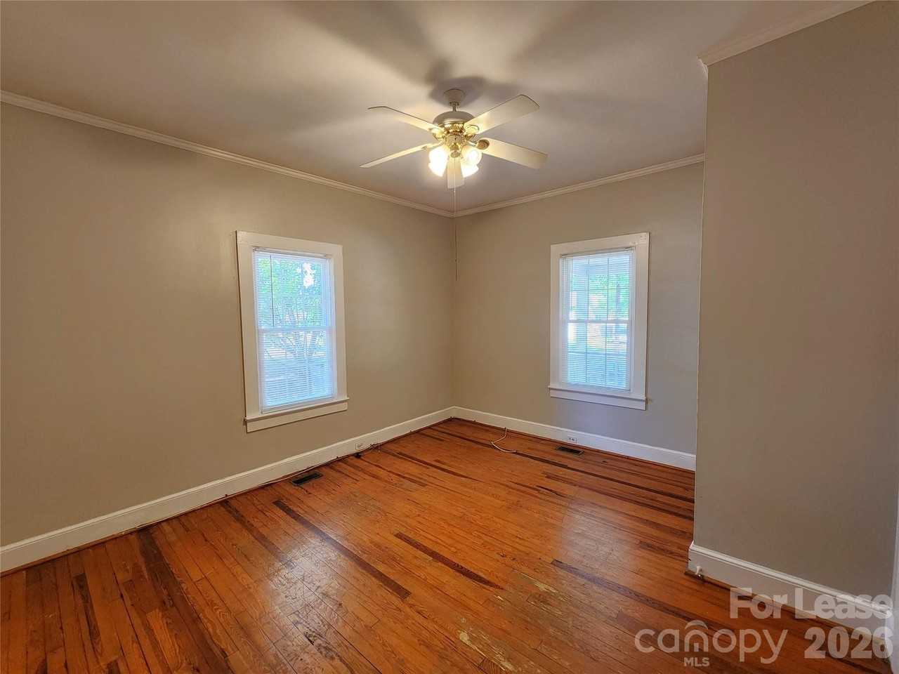 618 Poplar Ave - Photo 6 of 15