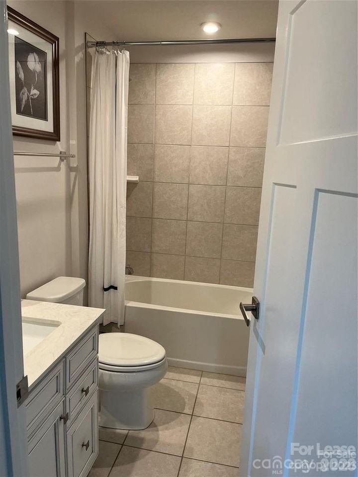 414 Lahinch Dr #5 - Photo 4 of 18