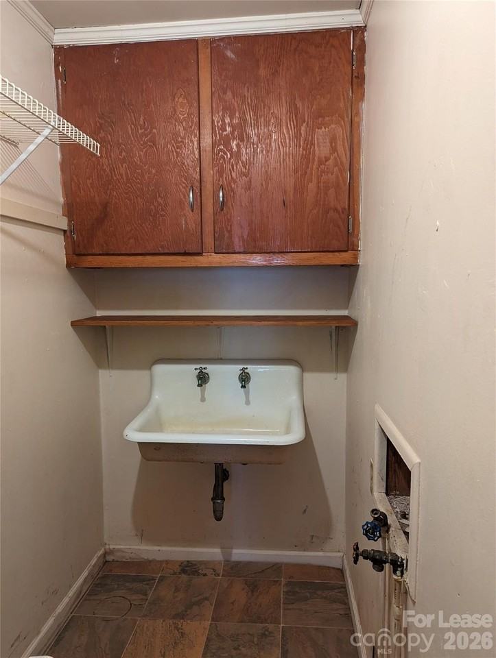 2038 Dale Ave - Photo 6 of 16