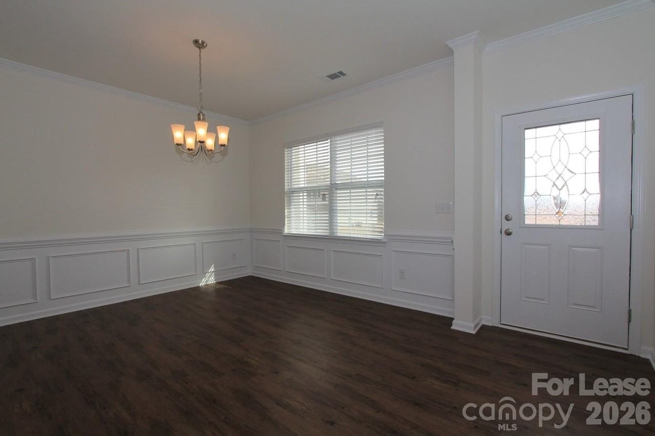127 Queensway Ln - Photo 6 of 12