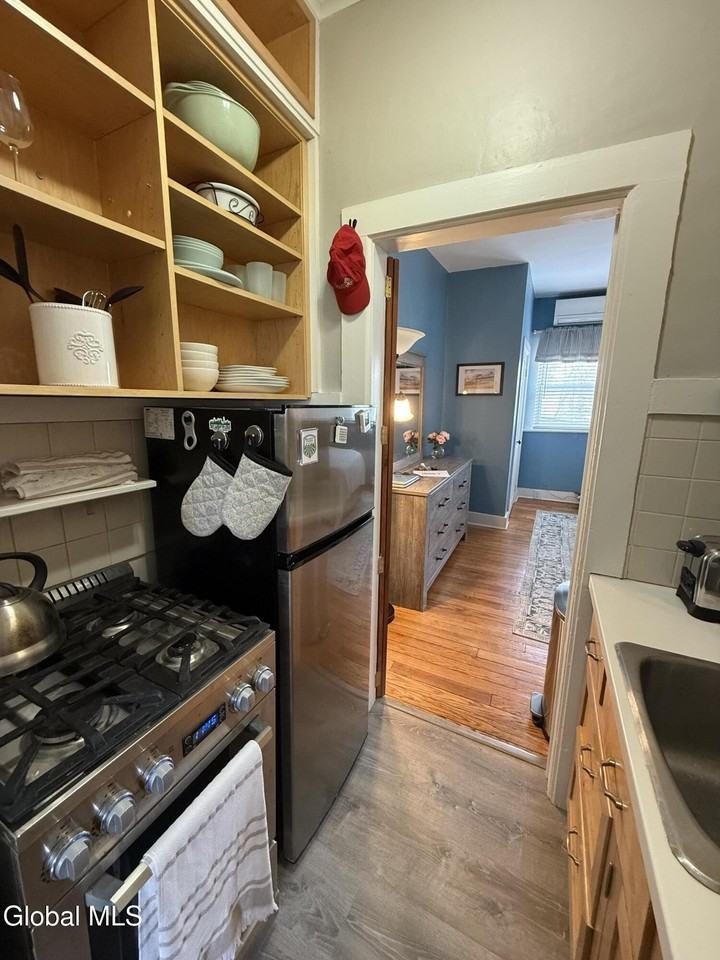 143 Caroline St #6 - Photo 5 of 14