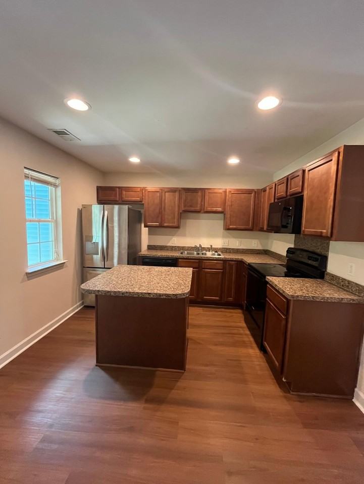 479 Truman Dr - Photo 5 of 12