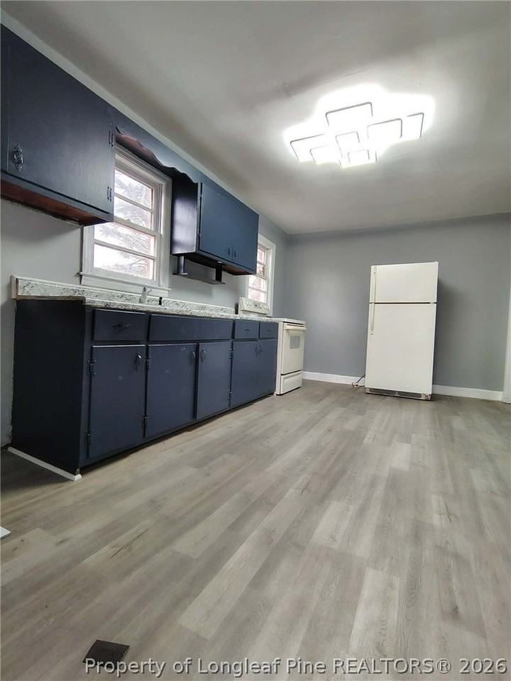 1306 Grace St - Photo 5 of 17