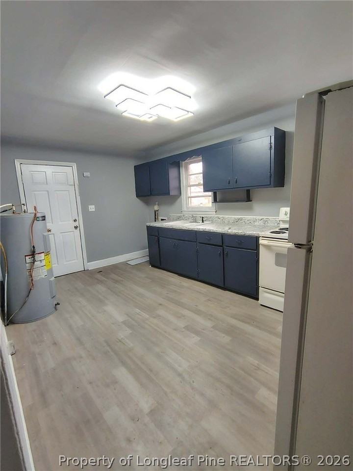 1306 Grace St - Photo 6 of 17