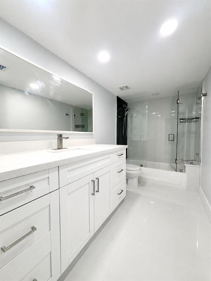 4725 Southwest 62nd Avenue #103 - Photo 6 of 7