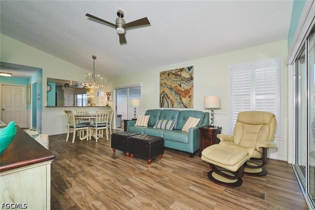 14652 Sagamore Ct - Photo 3 of 18