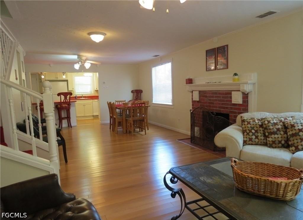 2704 2nd St - Photo 4 of 24