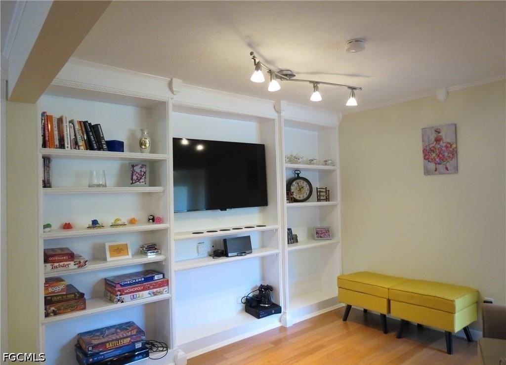 2704 2nd St - Photo 6 of 24