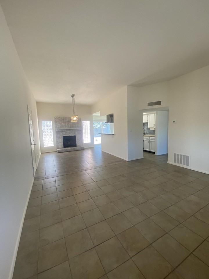 10501 Delicado Pl Ne - Photo 4 of 17