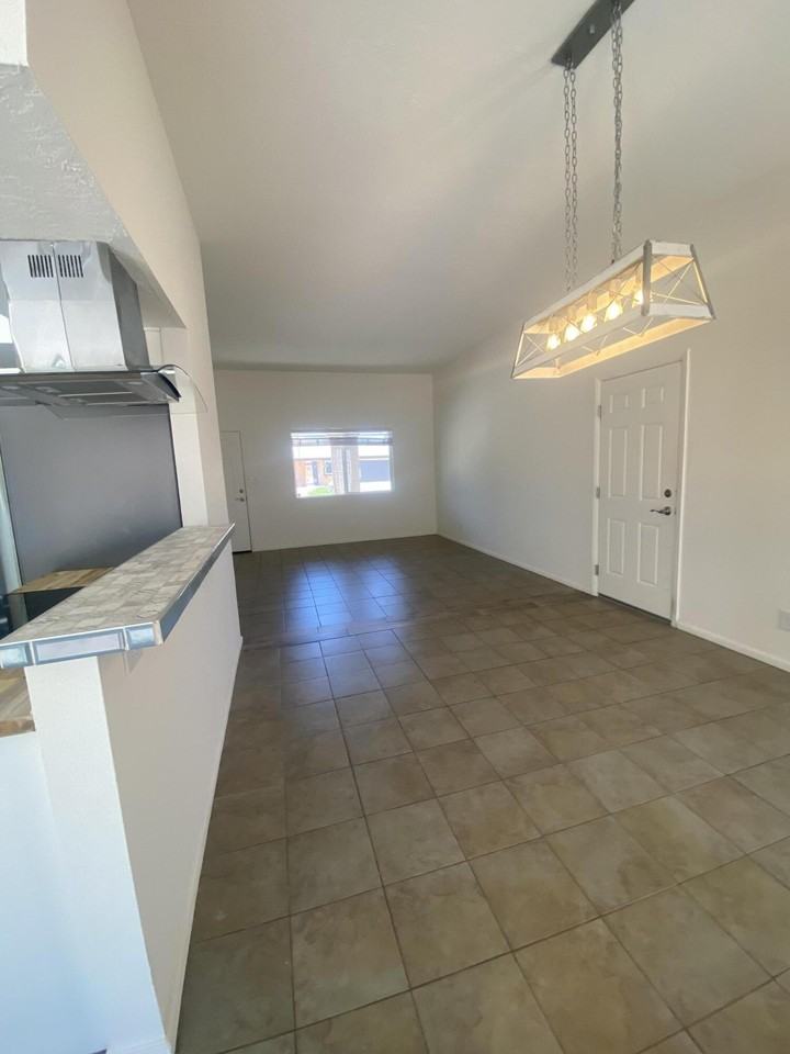 10501 Delicado Pl Ne - Photo 5 of 17