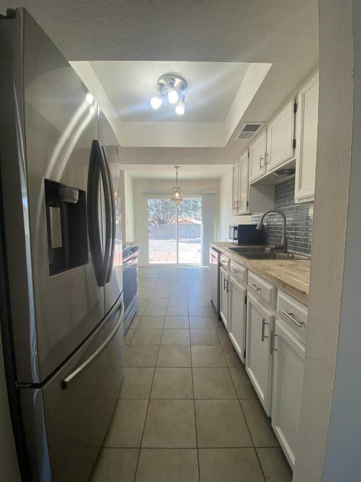 10501 Delicado Pl Ne - Photo 7 of 17