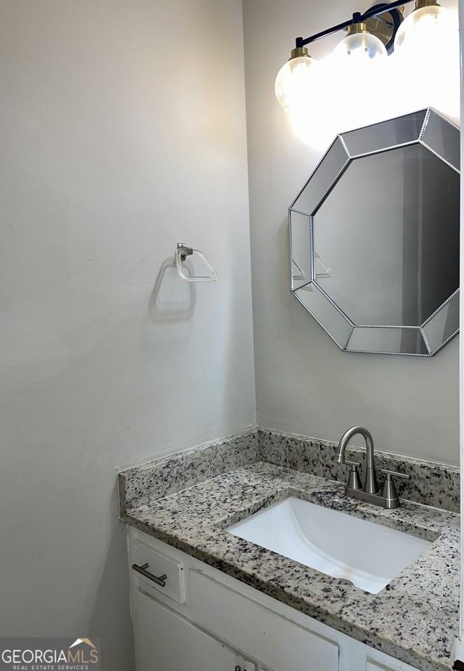 945 Silverwood Dr - Photo 5 of 9