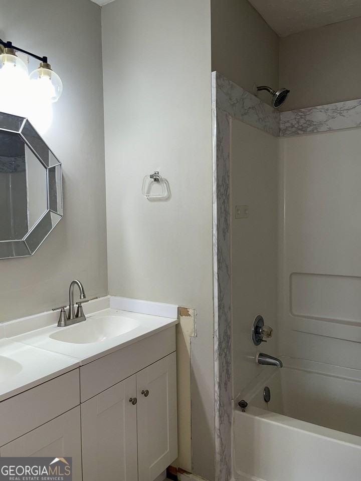 945 Silverwood Dr - Photo 7 of 9