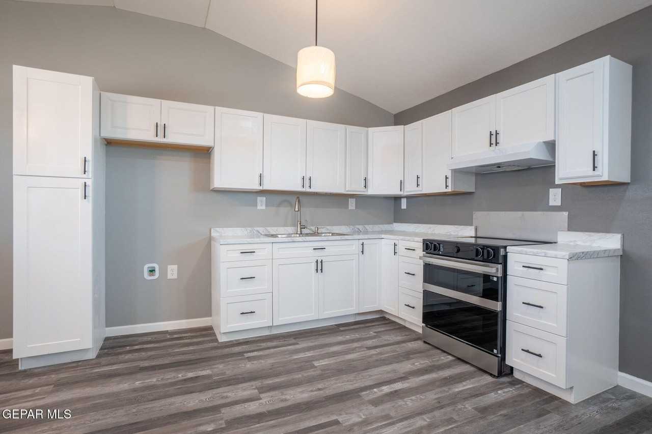8335 Roseway Dr #2 - Photo 5 of 18